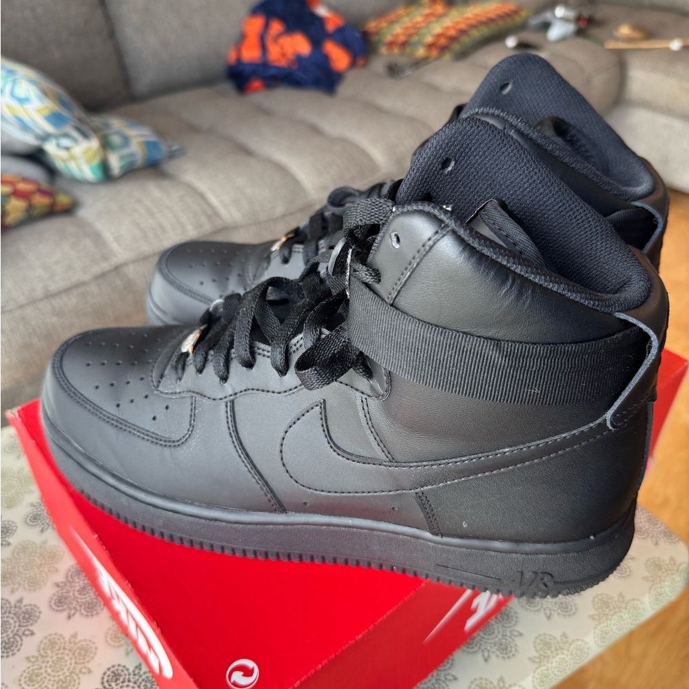 Nike Men's Black High-Top Sneakers